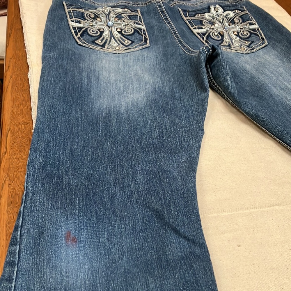 Love Nation women jeans 14P, embroidered w/bling. 5pocket, zipfly, flare leg. - Picture 3 of 7